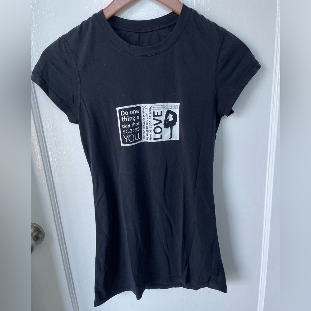 Vintage rare Lululemon Black Graphic Tee size 4/6